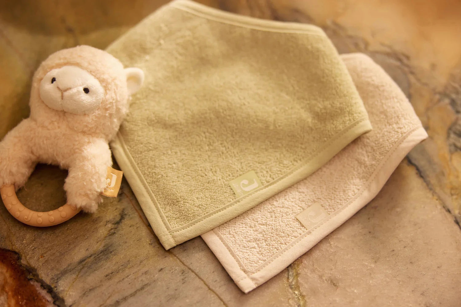 Bavoir Bandana (2pack) soft matcha/sand- JOLLEIN