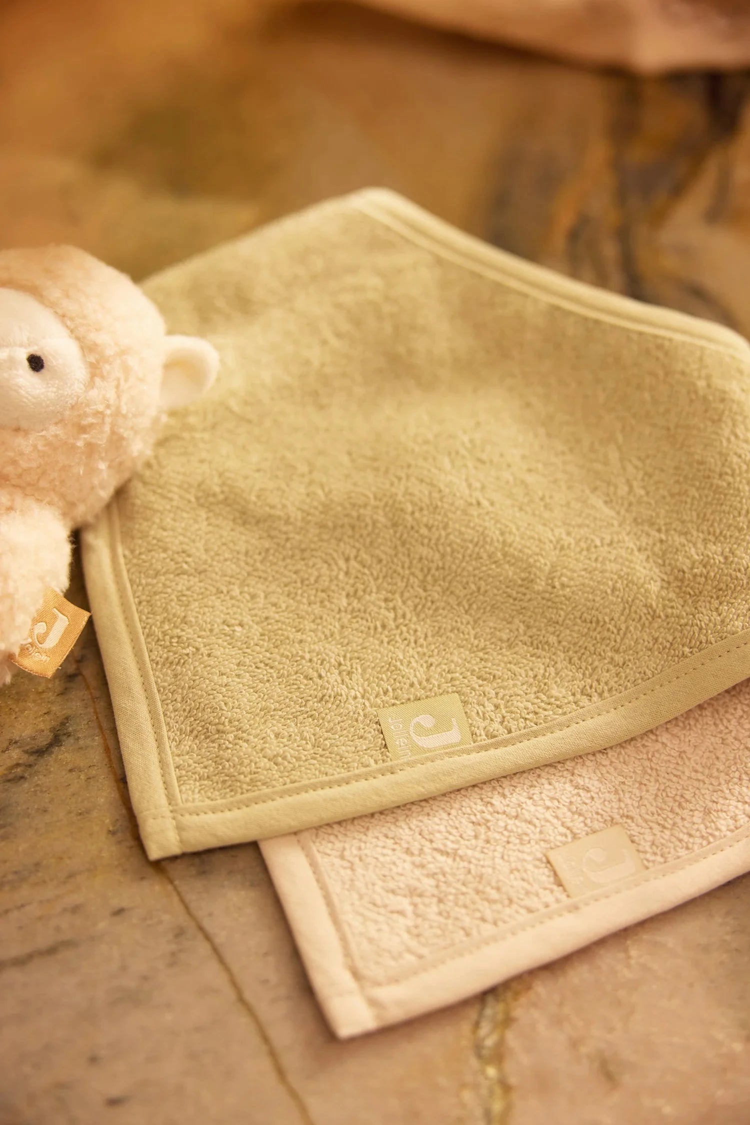 Bavoir Bandana (2pack) soft matcha/sand- JOLLEIN