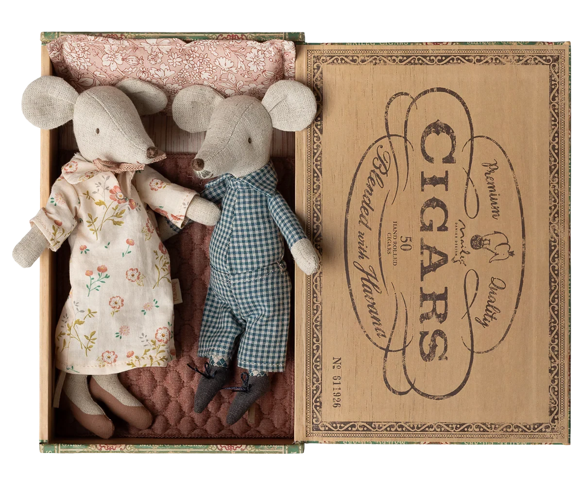 Grand Mère et Grand Père Souris dans leur boite à cigares - MAILEG 17-6303-00 5707304151623