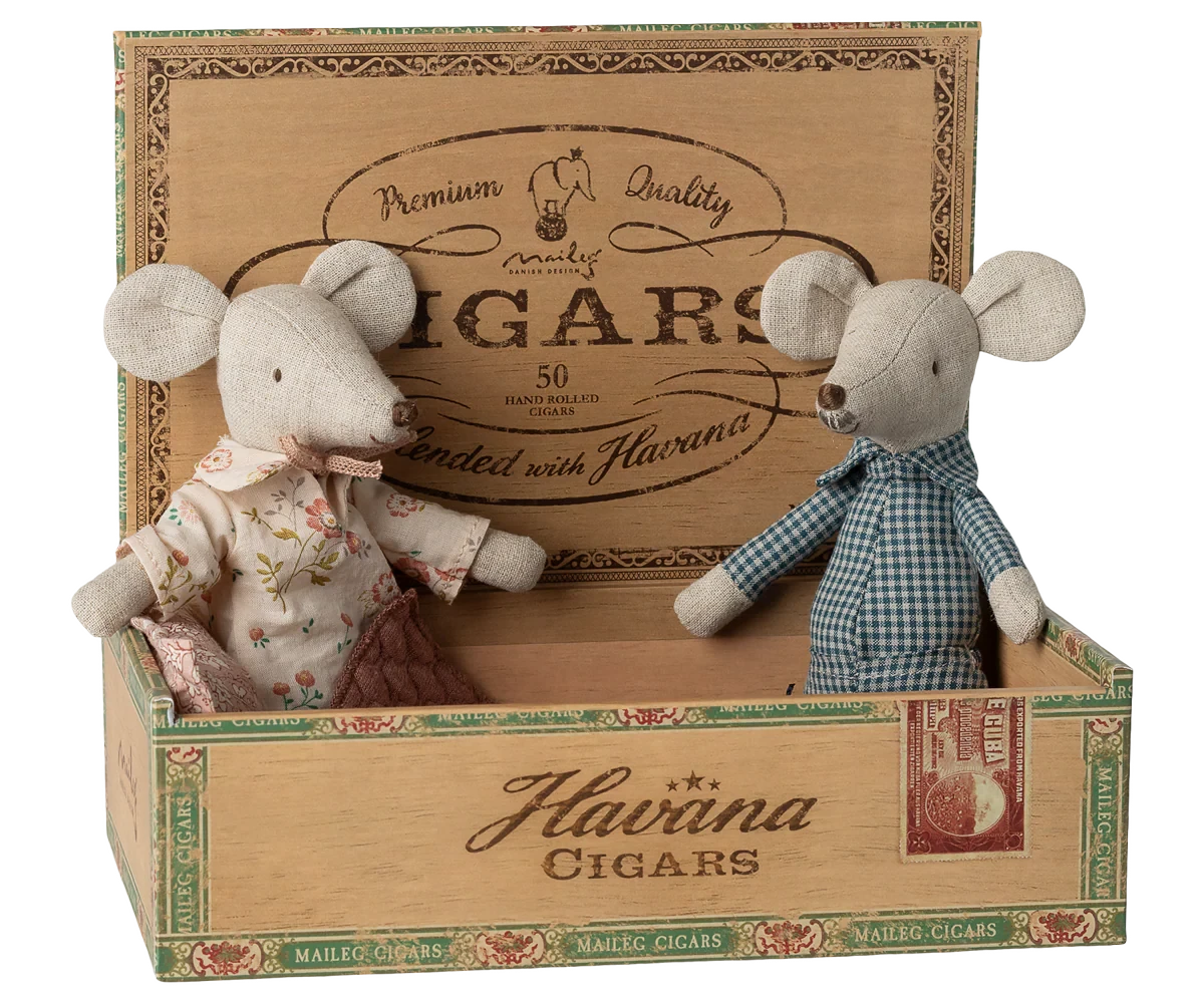 Grand Mère et Grand Père Souris dans leur boite à cigares - MAILEG 17-6303-00 5707304151623