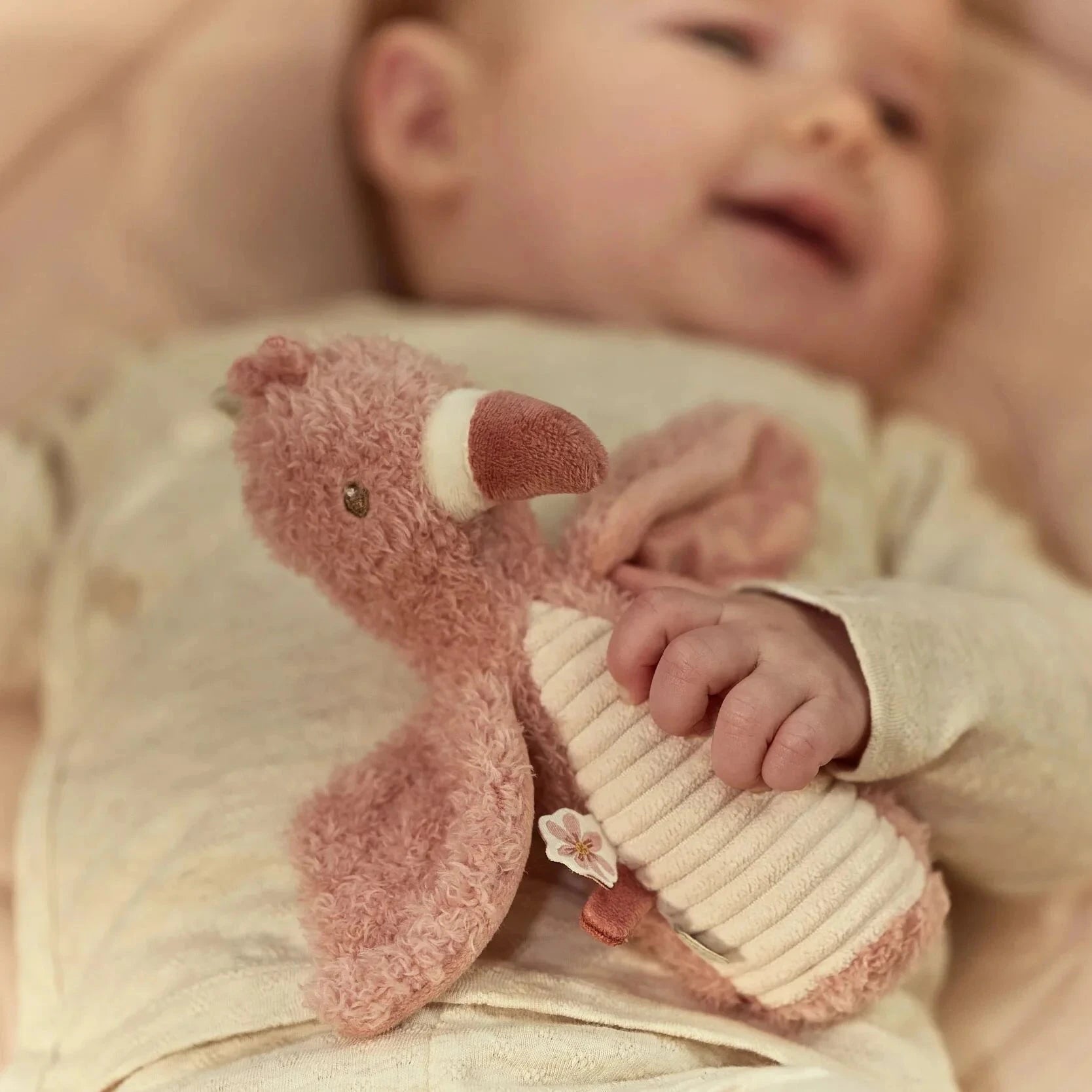 Hochet peluche flamant rose- safari friends - LITTLE DUTCH