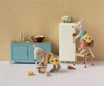 Petit frère souris avec son sac- MAILEG