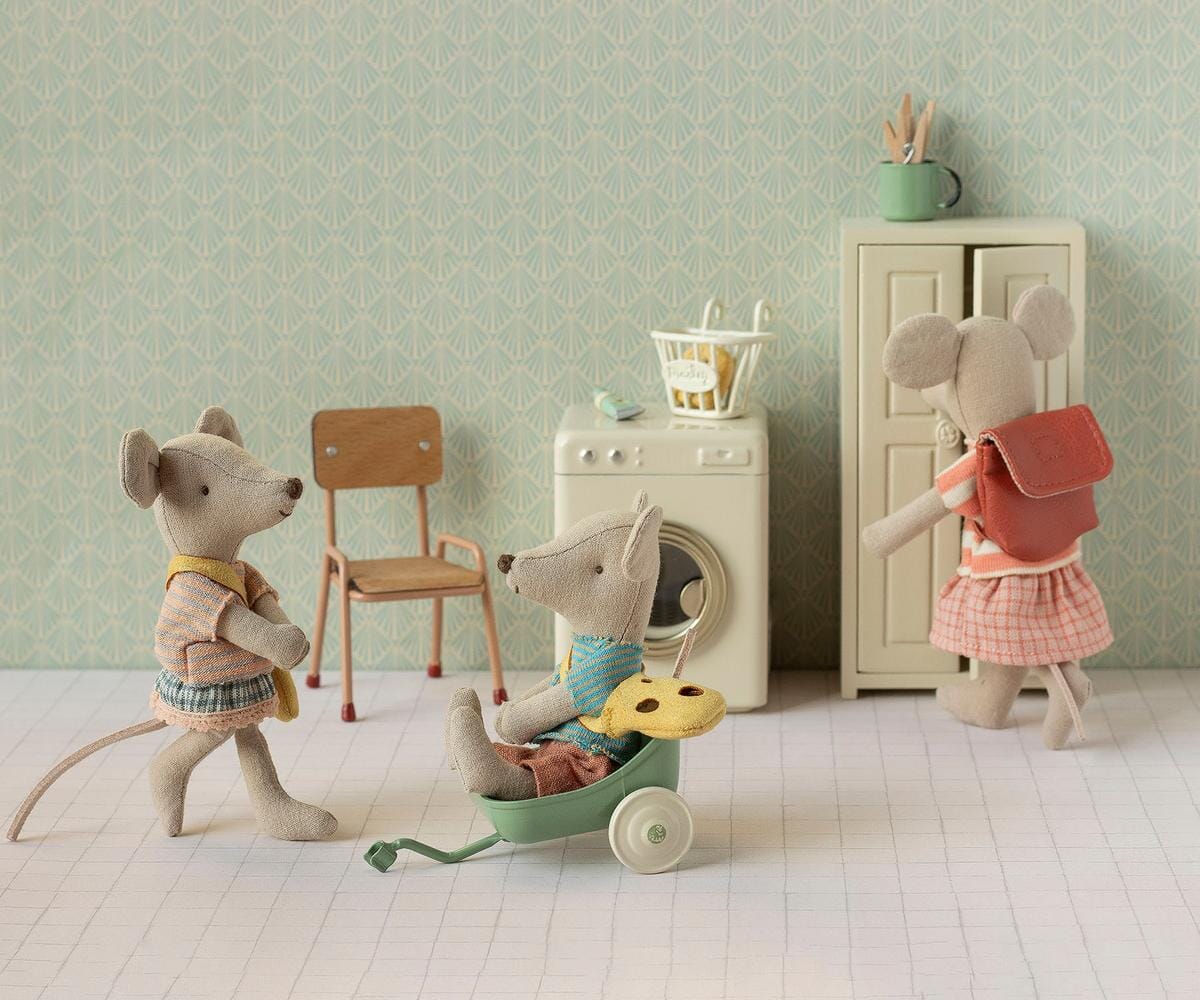 Petite sœur souris avec son sac- MAILEG