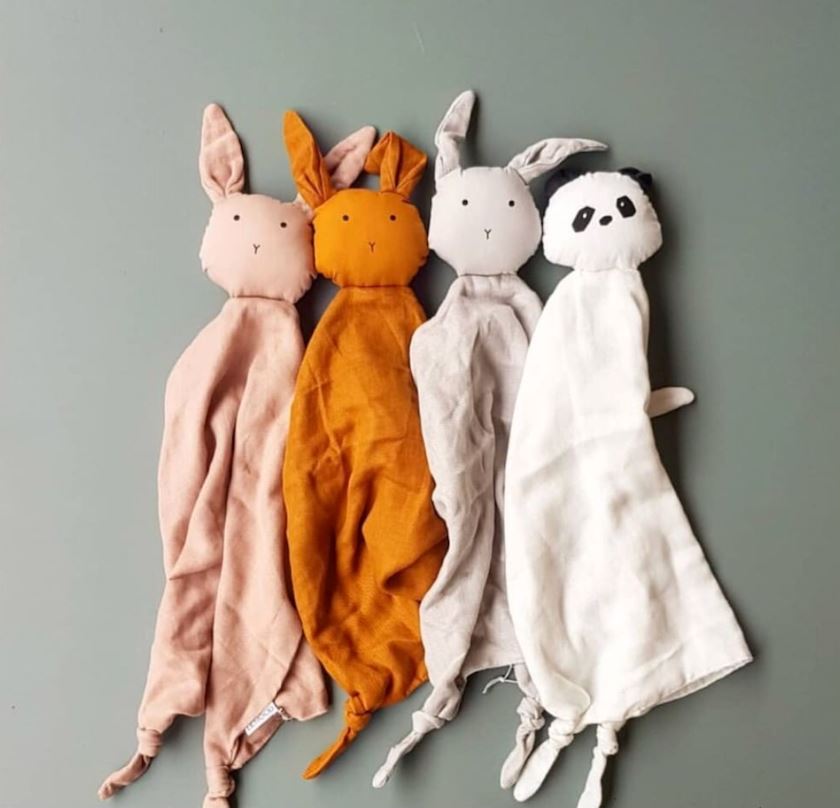 Bien choisir une peluche pour bébé : conseils pour un doudou idéal