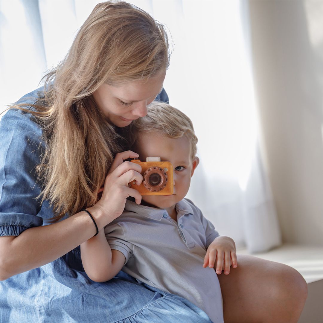 Appareil photo en bois Couleurs Tendresse de Plan Toys – vue 2