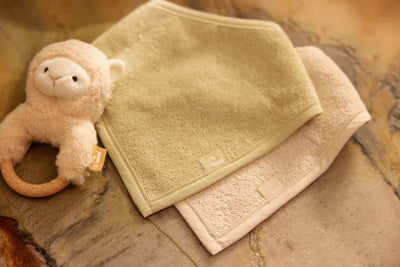 Bavoir Bandana (2pack) soft matcha/sand- JOLLEIN
