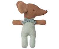Bébé souris Sleepy Wakey dans sa boîte bleu – Maileg – vue 4