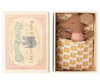 bebe souris sleepy / wakey dans sa boite rose - MAILEG 17-5002-00 5707304147640