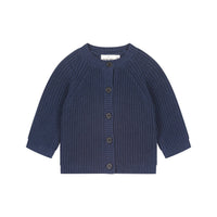 Cardigan bébé bleu foncé en maille – A Tiny Story, vue de face