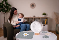 Coffret naissance Daisy Blue avec Baby Box et doudou de Petit Artichaut – vue 2