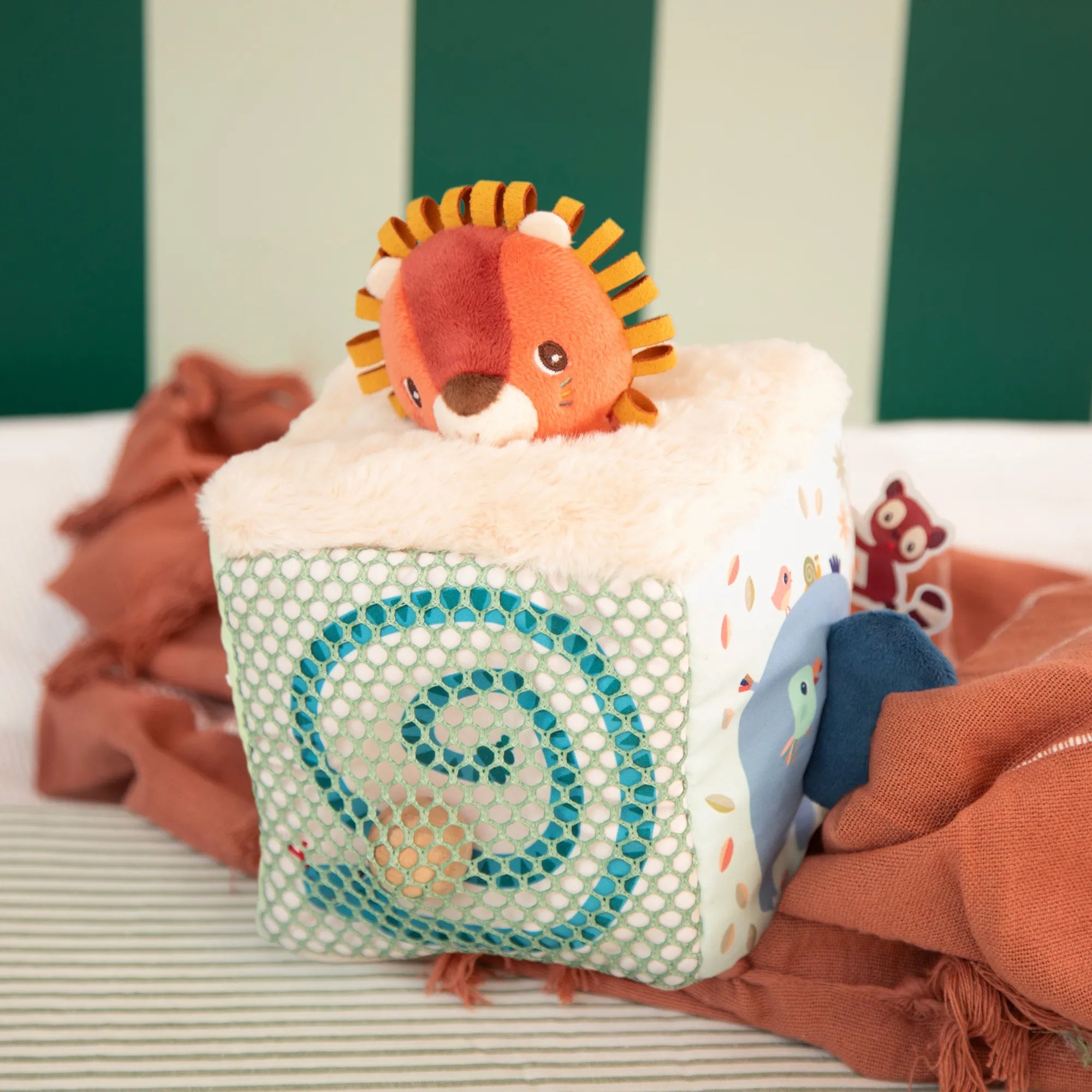 Cube d’activités sonore Jack le lion de Lilliputiens – vue 2