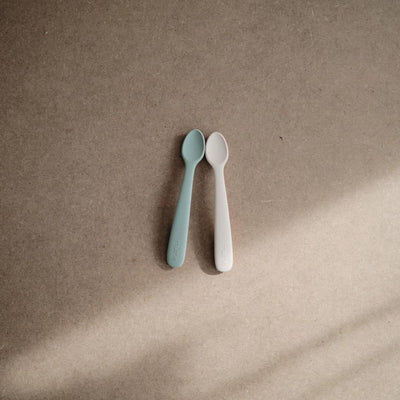cuillère pour bébé Cambridge Blue / sand - mushie 70.016.04 8100524611996