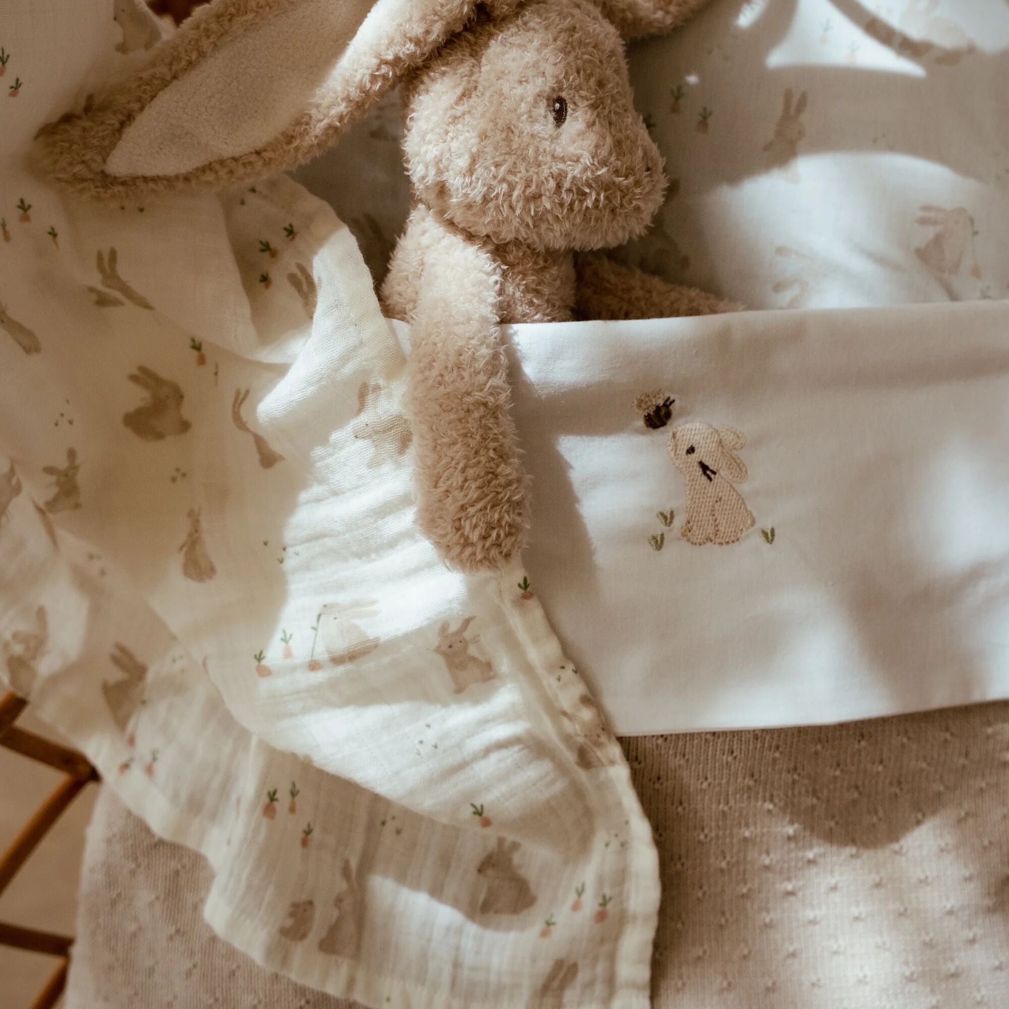Grand lange en coton bio 120 x 120 cm Baby Bunny de Little Dutch – vue 2