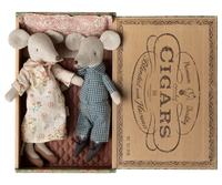 Grand Mère et Grand Père Souris dans leur boite à cigares - MAILEG 17-6303-00 5707304151623