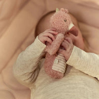 Hochet peluche flamant rose- safari friends - LITTLE DUTCH
