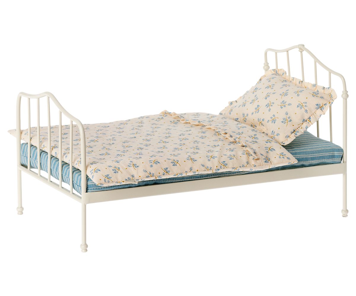 Lit vintage miniature bleu pour lapins – Maileg