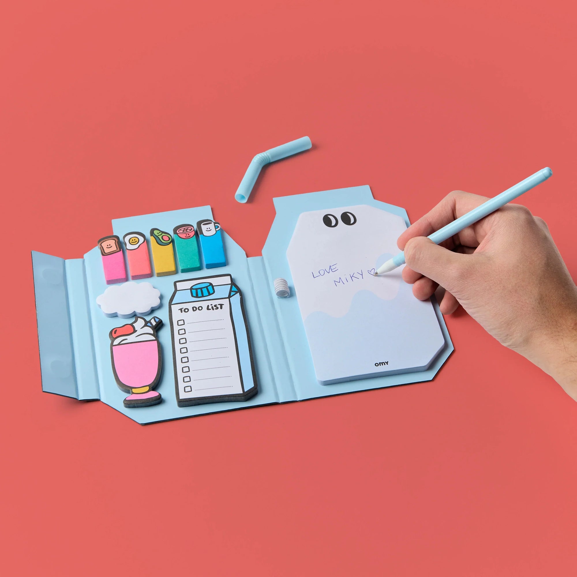 Mémos adhésifs Miky avec stylo-paille d’Omy – ouvert avec les mémos
