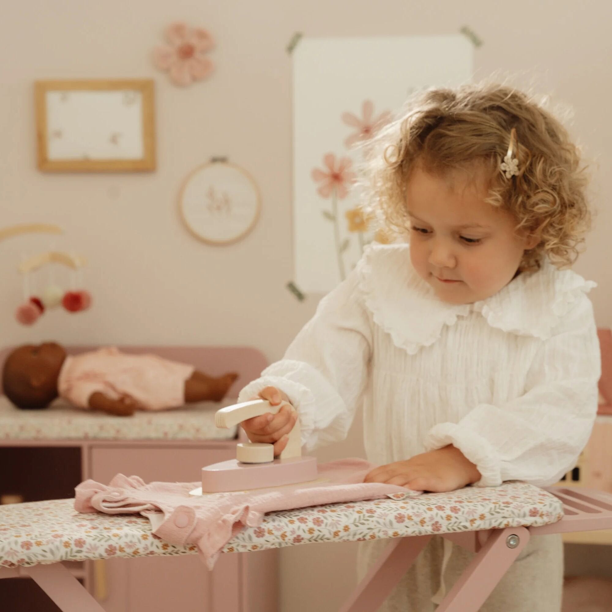 Planche à repasser en bois avec fer rose de Little Dutch – vue 3