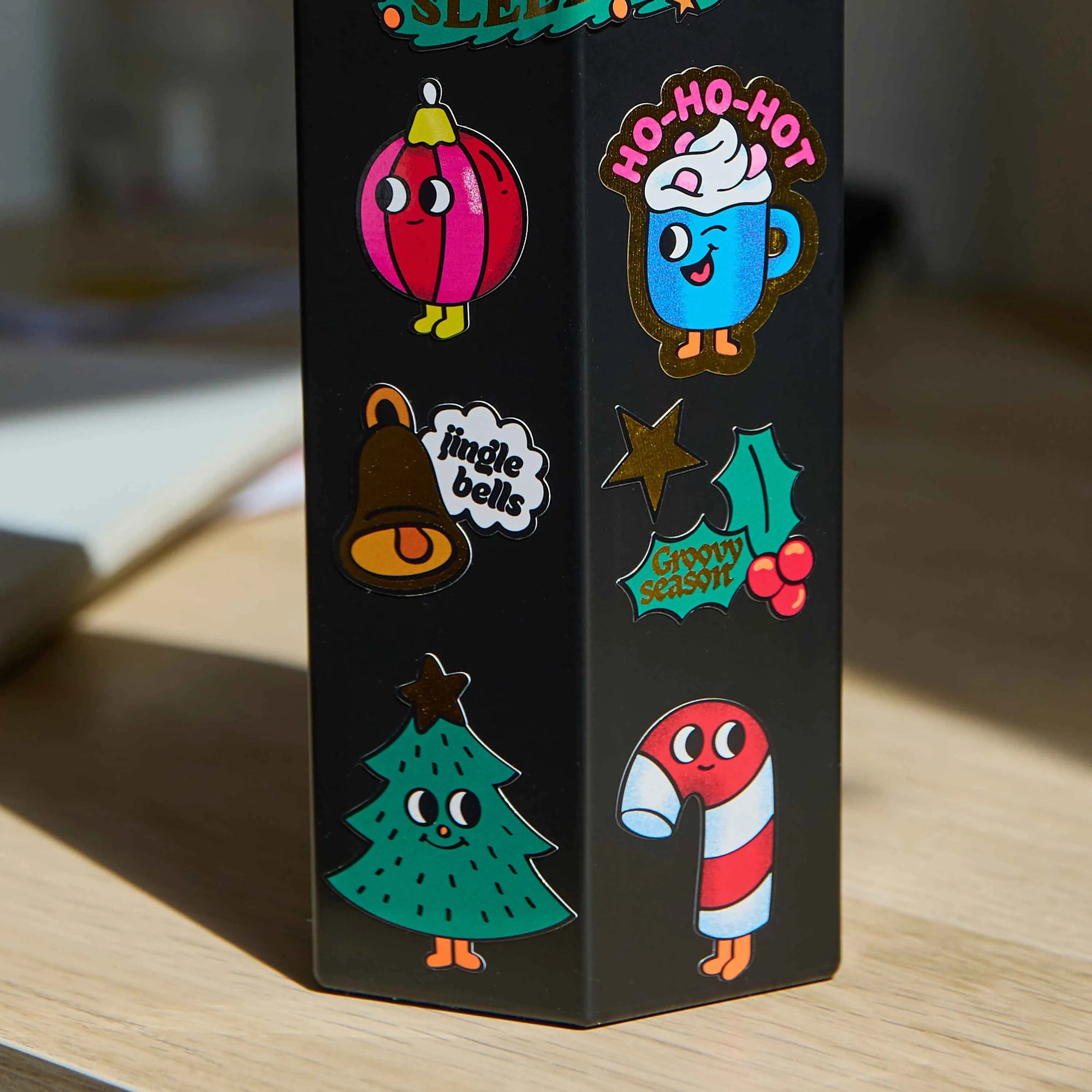 Planche de stickers Noël Fabulous Stickers Big d’Omy – stickers collés sur une gourde