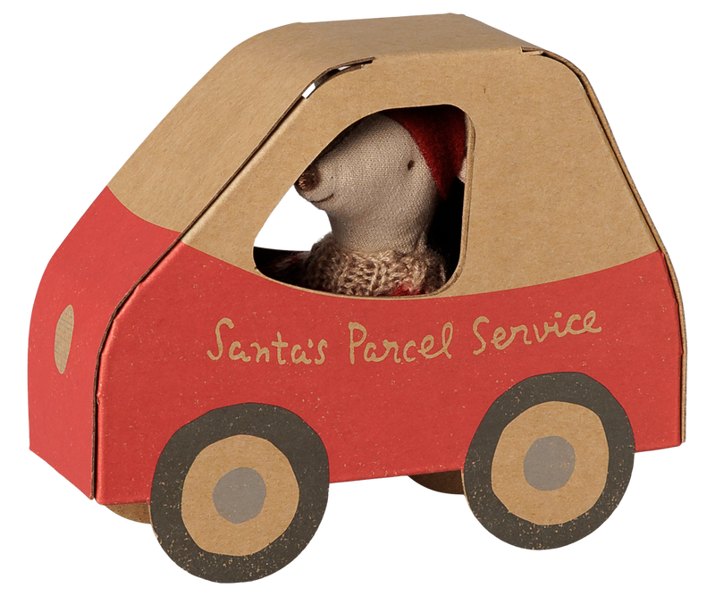 Souris de Noël petite sœur dans sa voiture de Maileg