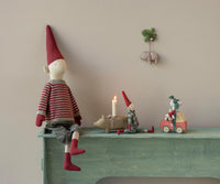 Souris de Noël petite sœur dans sa voiture de Maileg – vue 3
