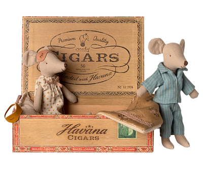 Souris Maman & Papa dans leur coffret à cigares - MAILEG 17-5313-00 5707304147060