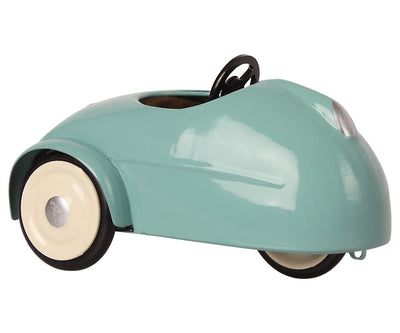 Souris en voiture avec son garage bleu - MAILEG 16-0727-00 94804892